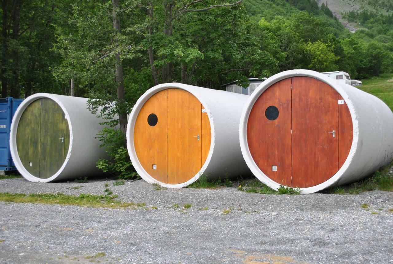 Campingplatz Mit Restaurant & Sportarena Leukerbad Exterior photo