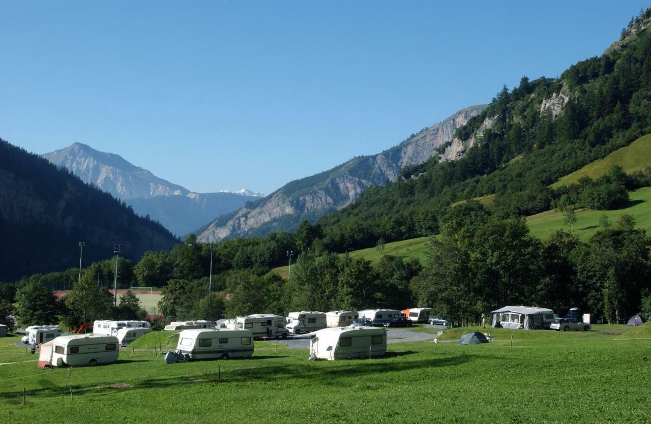 Campingplatz Mit Restaurant & Sportarena Leukerbad Exterior photo